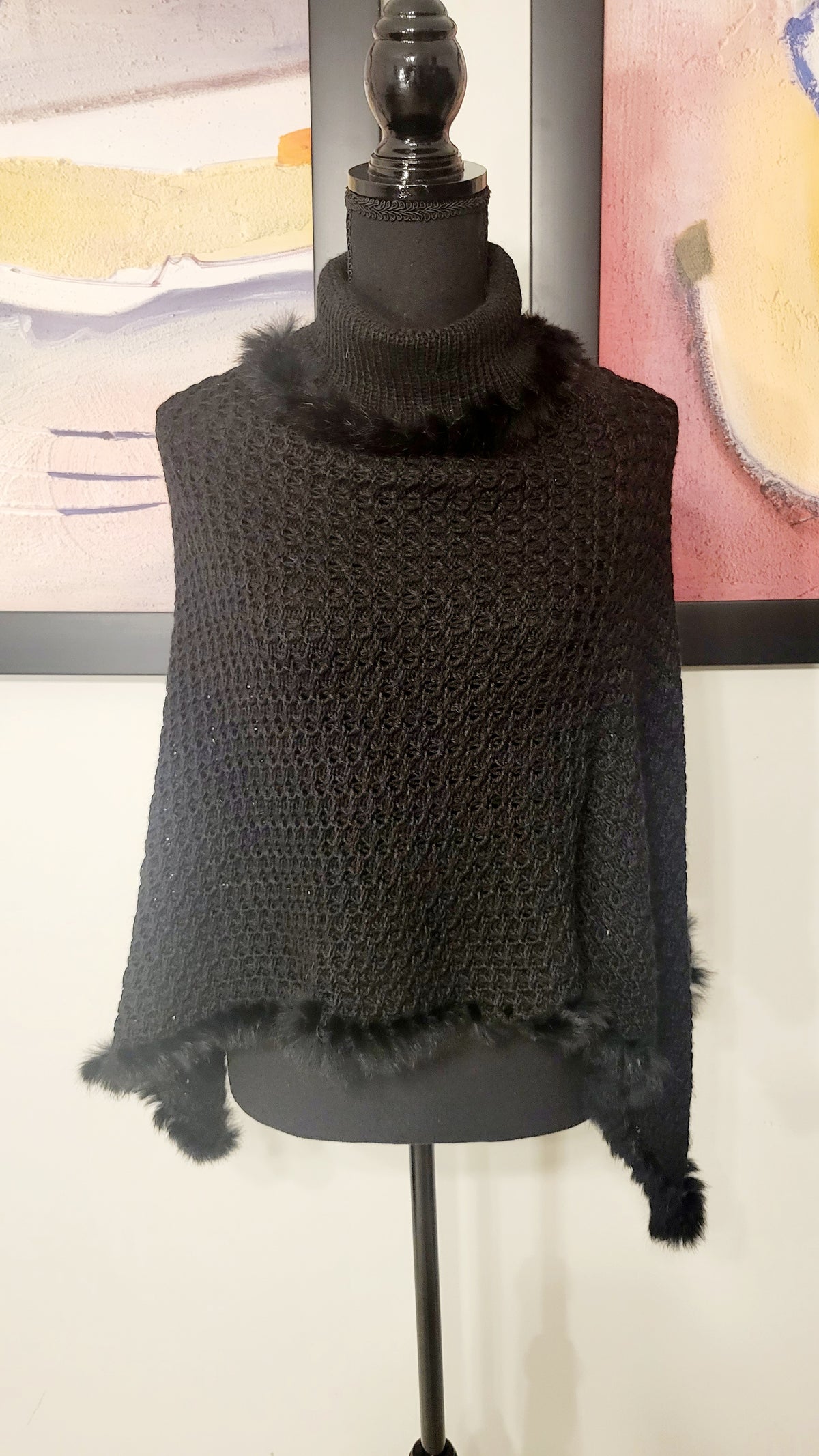 SIZE ONE SIZE BLACK WITH FUR CAPE(DISCLOSURE)FREE