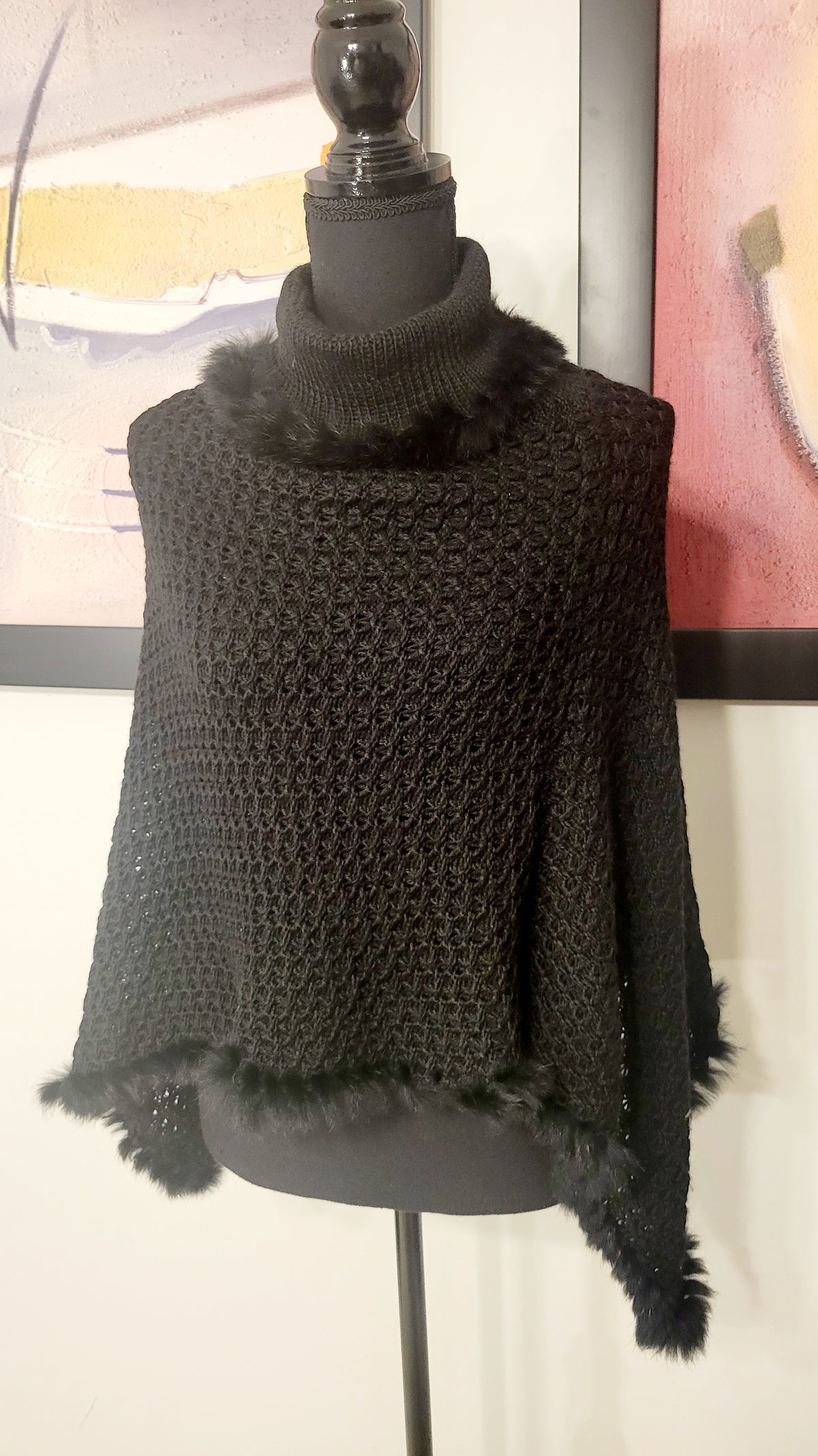 SIZE ONE SIZE BLACK WITH FUR CAPE(DISCLOSURE)FREE
