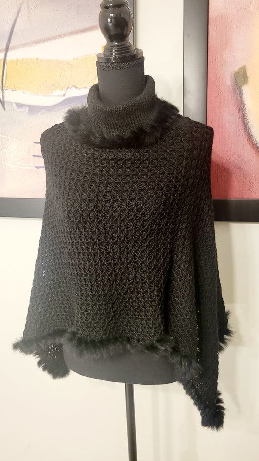 SIZE ONE SIZE BLACK WITH FUR CAPE(DISCLOSURE)FREE